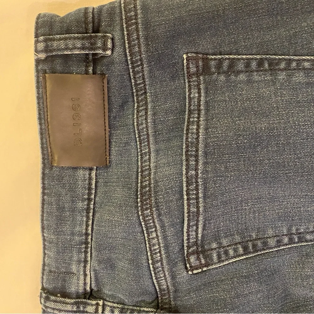 DL1961 Classic Wash Blue Men's Jeans - Picture 3 of 3